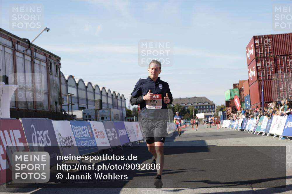 03.10.2025 - Köhlbrandbrückenlauf Jannik Wohlers http://msf.ph/oto/9092696 03.10.2025 12:54:18 Ziel 4598 meine-sportfotos.de