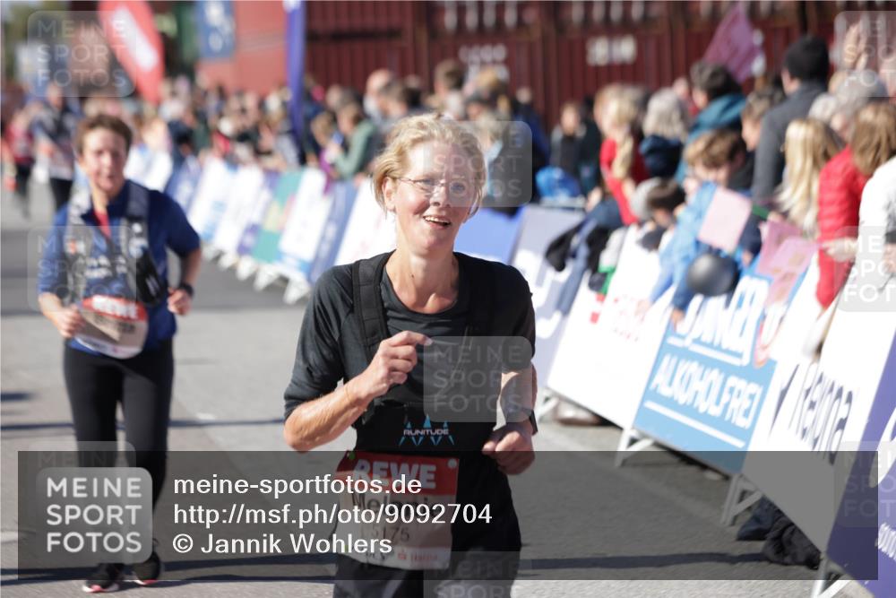 03.10.2025 - Köhlbrandbrückenlauf Jannik Wohlers http://msf.ph/oto/9092704 03.10.2025 13:20:05 Ziel 4433, 4721, 5037, 5175, 5328, 5456, 5481, 5656, 5657, 5658, 6414, 6567, 6568, 6589, 6649 meine-sportfotos.de
