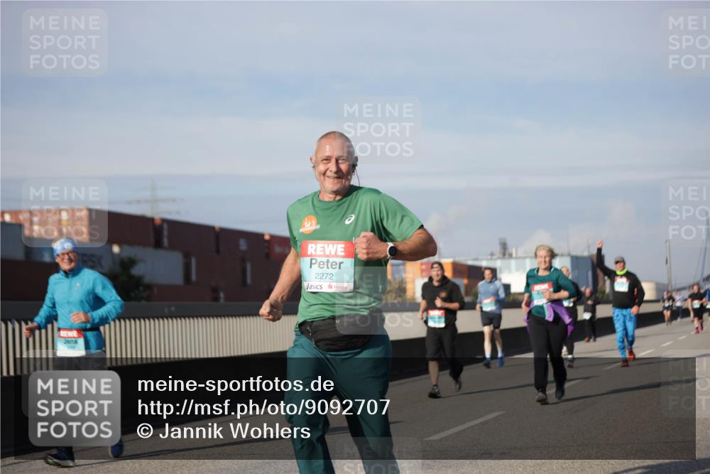 03.10.2025 - Köhlbrandbrückenlauf Jannik Wohlers http://msf.ph/oto/9092707 03.10.2025 10:11:48 Position 3 2272 meine-sportfotos.de