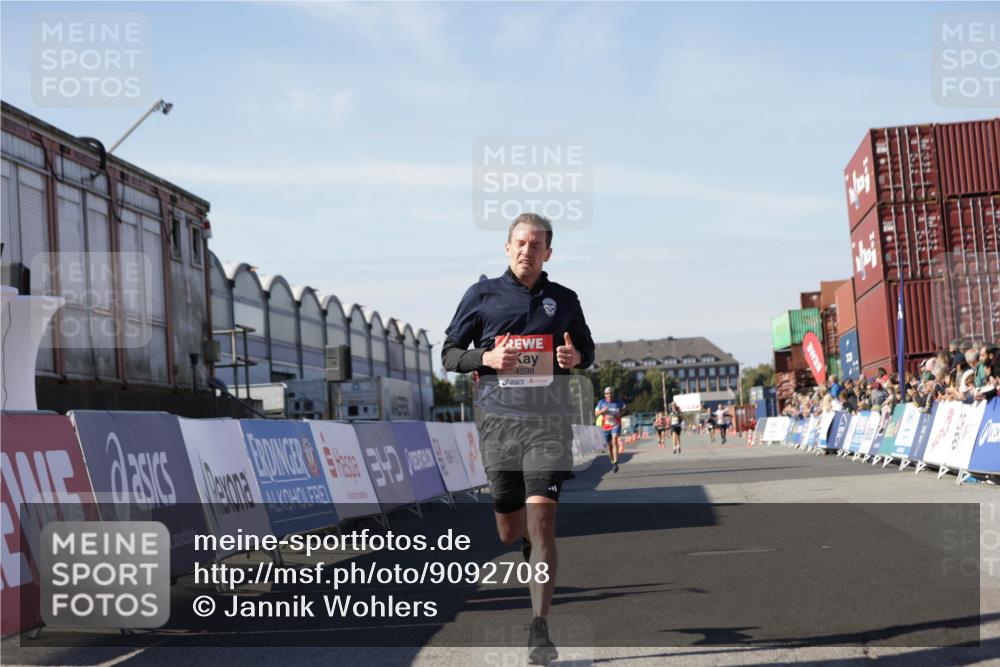 03.10.2025 - Köhlbrandbrückenlauf Jannik Wohlers http://msf.ph/oto/9092708 03.10.2025 12:54:18 Ziel 4598 meine-sportfotos.de
