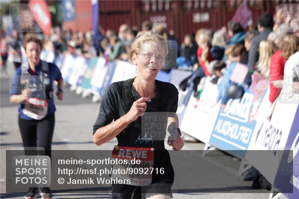 03.10.2025 - Köhlbrandbrückenlauf Jannik Wohlers http://msf.ph/oto/9092716 03.10.2025 13:20:05 Ziel 4433, 4721, 5037, 5175, 5328, 5456, 5481, 5656, 5657, 5658, 6414, 6567, 6568, 6589, 6649 meine-sportfotos.de