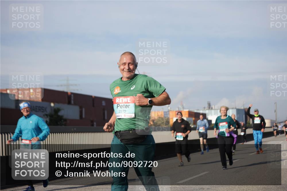 03.10.2025 - Köhlbrandbrückenlauf Jannik Wohlers http://msf.ph/oto/9092720 03.10.2025 10:11:48 Position 3 2272 meine-sportfotos.de