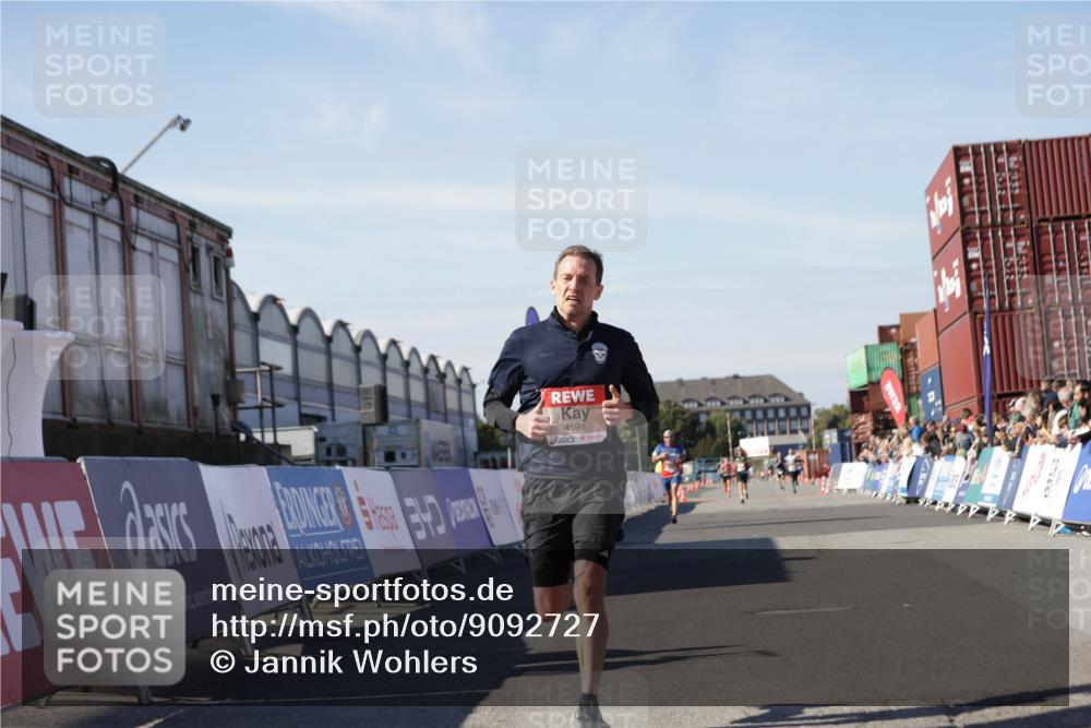 03.10.2025 - Köhlbrandbrückenlauf Jannik Wohlers http://msf.ph/oto/9092727 03.10.2025 12:54:18 Ziel 4598 meine-sportfotos.de