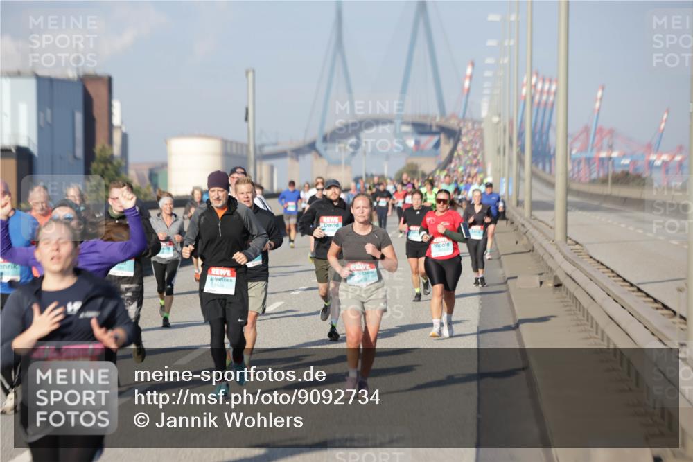 03.10.2025 - Köhlbrandbrückenlauf Jannik Wohlers http://msf.ph/oto/9092734 03.10.2025 10:00:12 Position 3 1634, 2499 meine-sportfotos.de