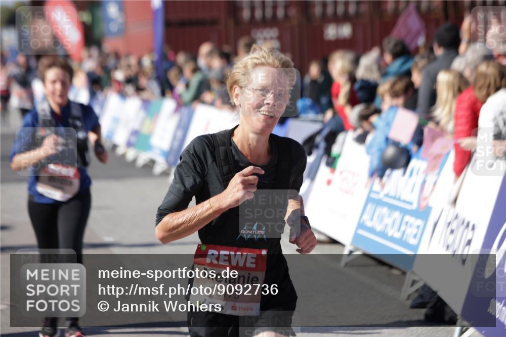 03.10.2025 - Köhlbrandbrückenlauf Jannik Wohlers http://msf.ph/oto/9092736 03.10.2025 13:20:05 Ziel 4433, 4721, 5037, 5175, 5328, 5456, 5481, 5656, 5657, 5658, 6414, 6567, 6568, 6589, 6649 meine-sportfotos.de