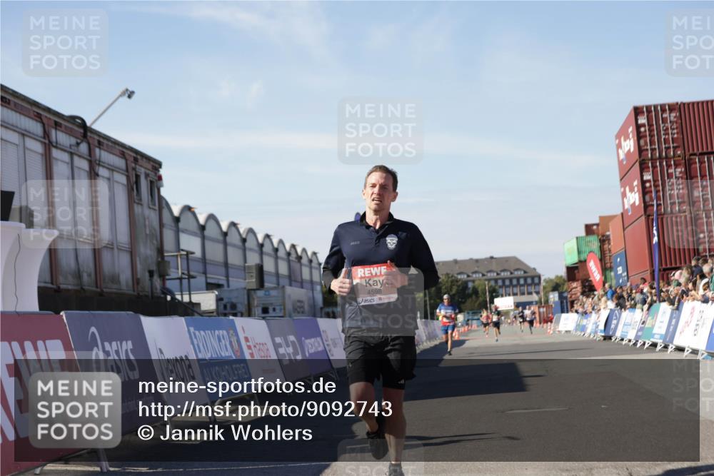 03.10.2025 - Köhlbrandbrückenlauf Jannik Wohlers http://msf.ph/oto/9092743 03.10.2025 12:54:18 Ziel 4598 meine-sportfotos.de