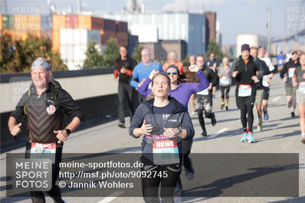 03.10.2025 - Köhlbrandbrückenlauf Jannik Wohlers http://msf.ph/oto/9092745 03.10.2025 10:00:13 Position 3 3017, 3779 meine-sportfotos.de
