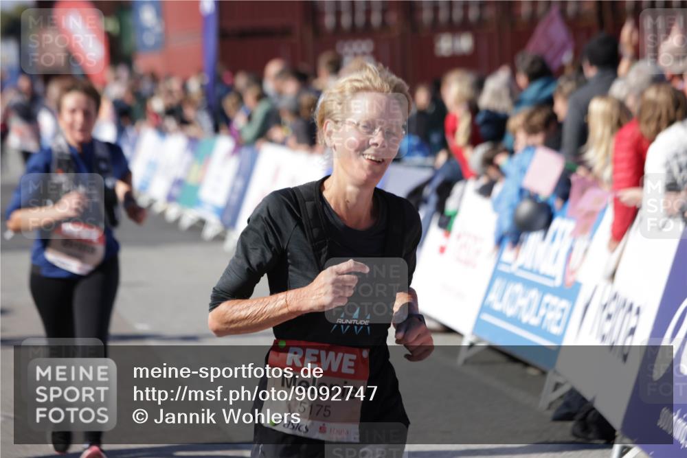 03.10.2025 - Köhlbrandbrückenlauf Jannik Wohlers http://msf.ph/oto/9092747 03.10.2025 13:20:05 Ziel 4433, 4721, 5037, 5175, 5328, 5456, 5481, 5656, 5657, 5658, 6414, 6567, 6568, 6589, 6649 meine-sportfotos.de
