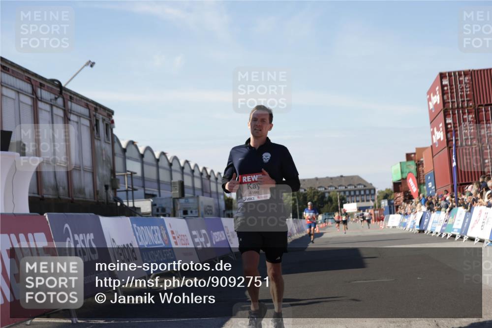 03.10.2025 - Köhlbrandbrückenlauf Jannik Wohlers http://msf.ph/oto/9092751 03.10.2025 12:54:18 Ziel 4598 meine-sportfotos.de