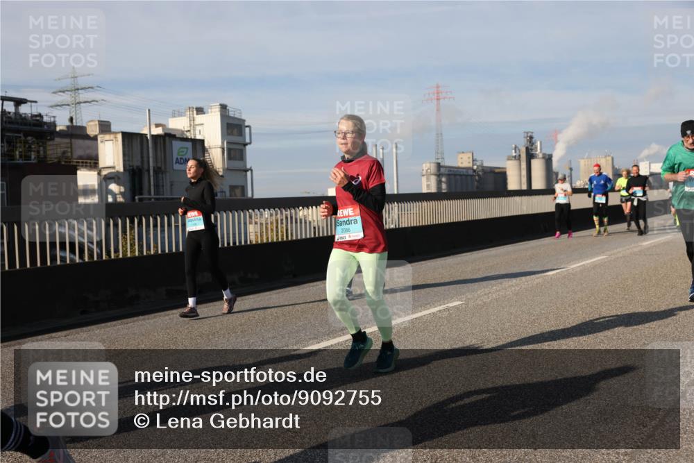 03.10.2025 - Köhlbrandbrückenlauf Lena Gebhardt http://msf.ph/oto/9092755 03.10.2025 10:08:28 Position 2 2086 meine-sportfotos.de