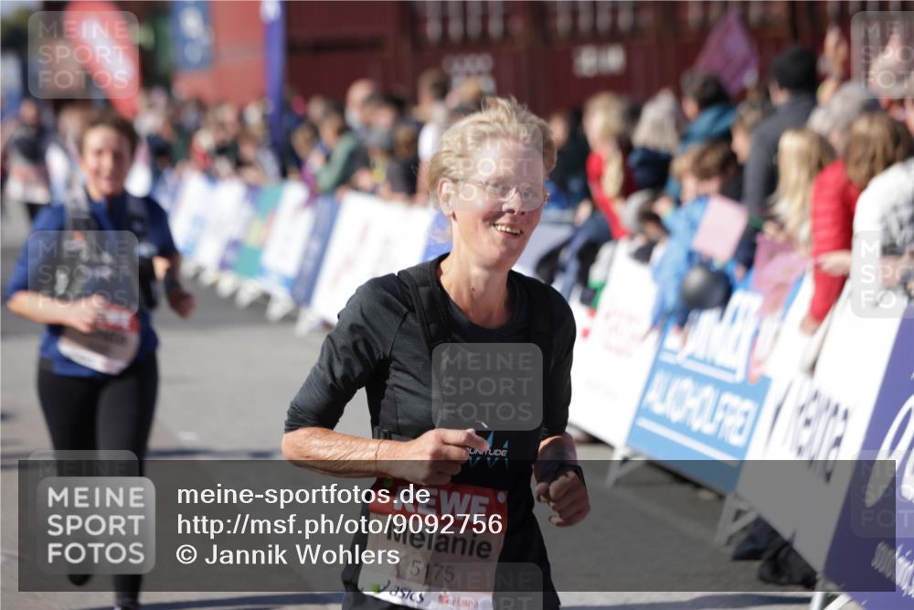03.10.2025 - Köhlbrandbrückenlauf Jannik Wohlers http://msf.ph/oto/9092756 03.10.2025 13:20:05 Ziel 4433, 4721, 5037, 5175, 5328, 5456, 5481, 5656, 5657, 5658, 6414, 6567, 6568, 6589, 6649 meine-sportfotos.de