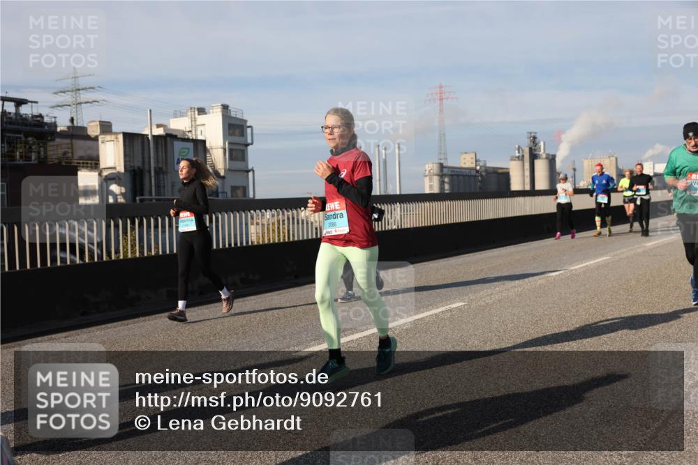 03.10.2025 - Köhlbrandbrückenlauf Lena Gebhardt http://msf.ph/oto/9092761 03.10.2025 10:08:28 Position 2 2086 meine-sportfotos.de