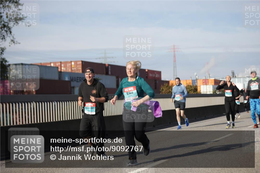 03.10.2025 - Köhlbrandbrückenlauf Jannik Wohlers http://msf.ph/oto/9092767 03.10.2025 10:11:51 Position 3 2175 meine-sportfotos.de