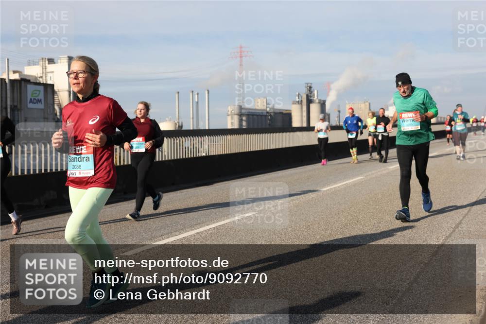 03.10.2025 - Köhlbrandbrückenlauf Lena Gebhardt http://msf.ph/oto/9092770 03.10.2025 10:08:28 Position 2 2086, 3045 meine-sportfotos.de