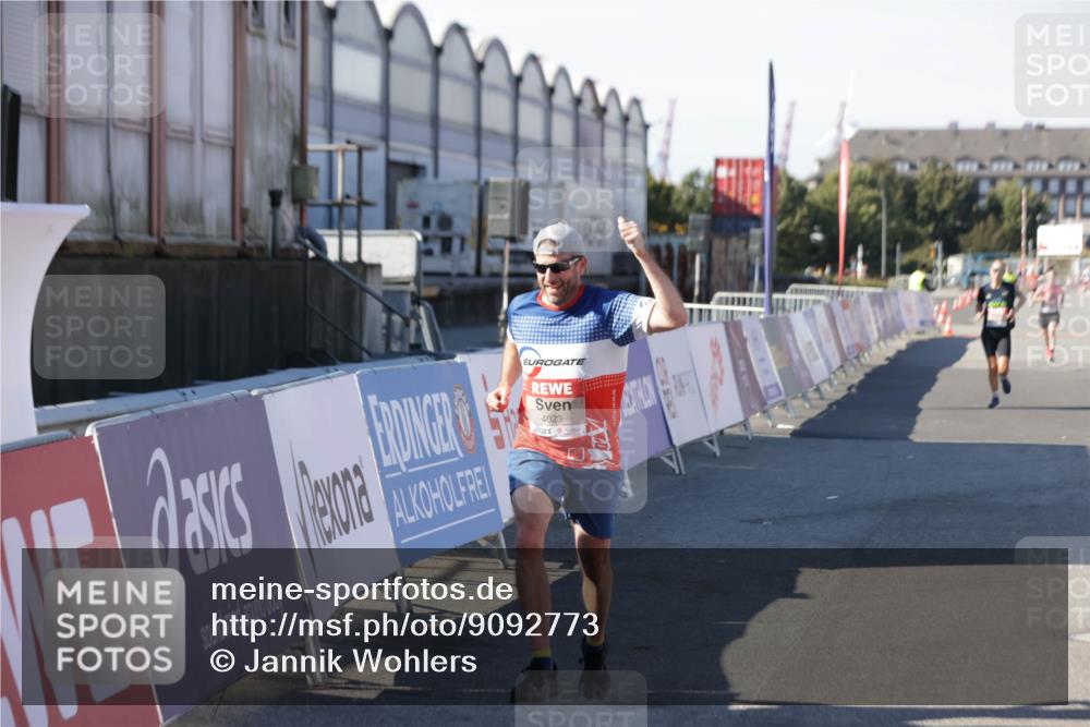 03.10.2025 - Köhlbrandbrückenlauf Jannik Wohlers http://msf.ph/oto/9092773 03.10.2025 12:54:25 Ziel 4023, 4598 meine-sportfotos.de