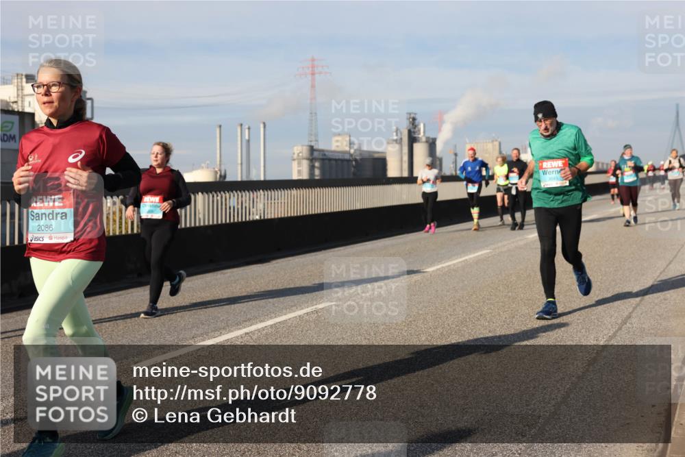 03.10.2025 - Köhlbrandbrückenlauf Lena Gebhardt http://msf.ph/oto/9092778 03.10.2025 10:08:28 Position 2 2086, 3045 meine-sportfotos.de
