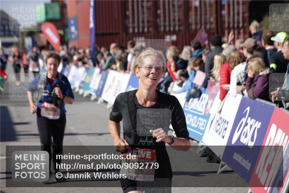 03.10.2025 - Köhlbrandbrückenlauf Jannik Wohlers http://msf.ph/oto/9092779 03.10.2025 13:20:05 Ziel 4433, 4721, 5037, 5175, 5328, 5456, 5481, 5656, 5657, 5658, 6414, 6567, 6568, 6589, 6649 meine-sportfotos.de