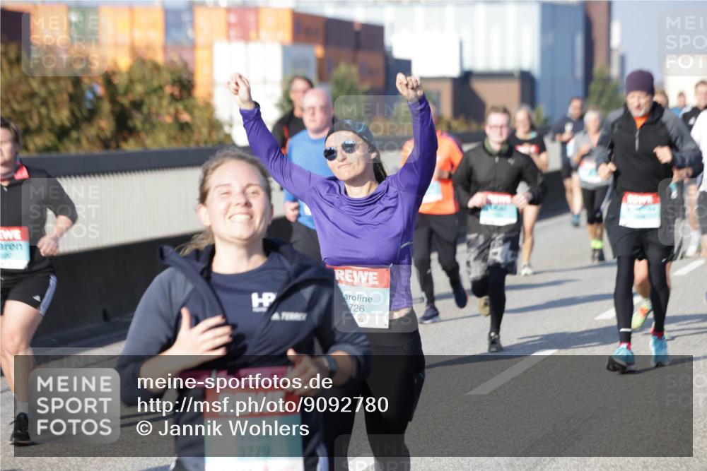 03.10.2025 - Köhlbrandbrückenlauf Jannik Wohlers http://msf.ph/oto/9092780 03.10.2025 10:00:14 Position 3 726, 3779 meine-sportfotos.de