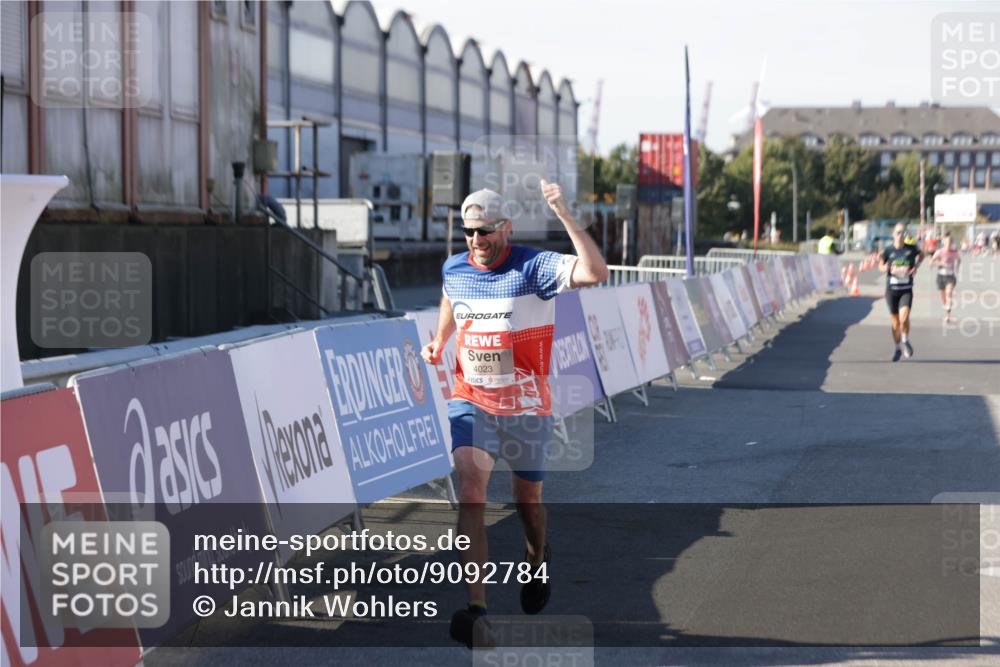 03.10.2025 - Köhlbrandbrückenlauf Jannik Wohlers http://msf.ph/oto/9092784 03.10.2025 12:54:25 Ziel 4023, 4598 meine-sportfotos.de