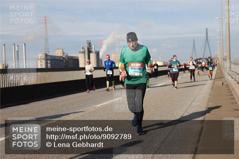 03.10.2025 - Köhlbrandbrückenlauf Lena Gebhardt http://msf.ph/oto/9092789 03.10.2025 10:08:28 Position 2 3045 meine-sportfotos.de