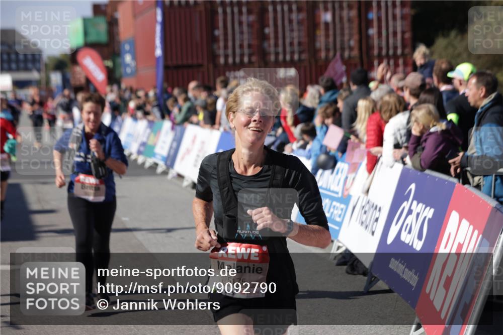 03.10.2025 - Köhlbrandbrückenlauf Jannik Wohlers http://msf.ph/oto/9092790 03.10.2025 13:20:05 Ziel 4433, 4721, 5037, 5175, 5328, 5456, 5481, 5656, 5657, 5658, 6414, 6567, 6568, 6589, 6649 meine-sportfotos.de