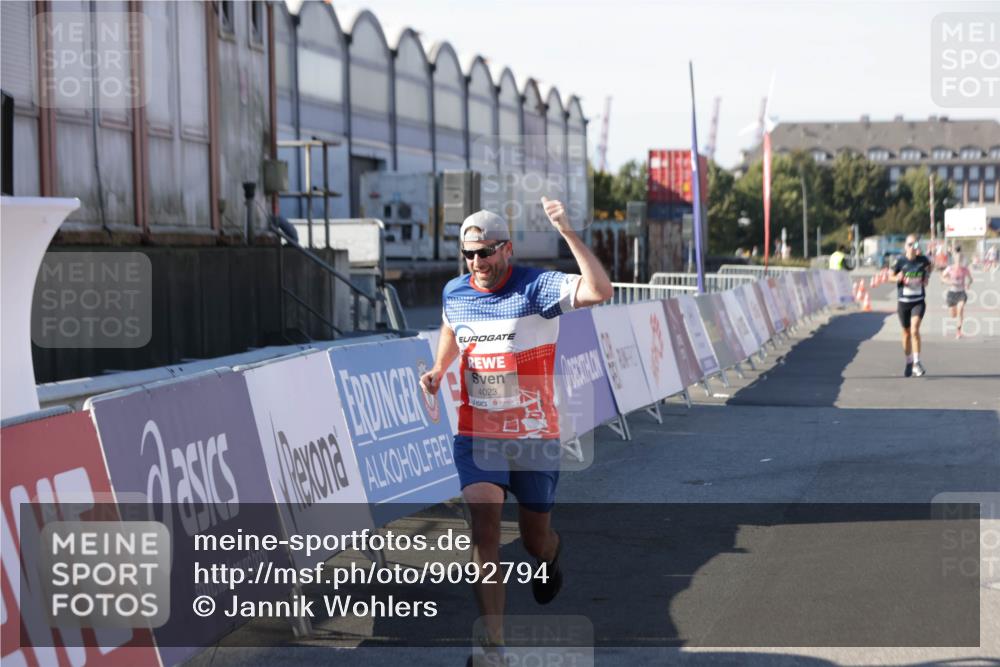 03.10.2025 - Köhlbrandbrückenlauf Jannik Wohlers http://msf.ph/oto/9092794 03.10.2025 12:54:25 Ziel 4023, 4598 meine-sportfotos.de