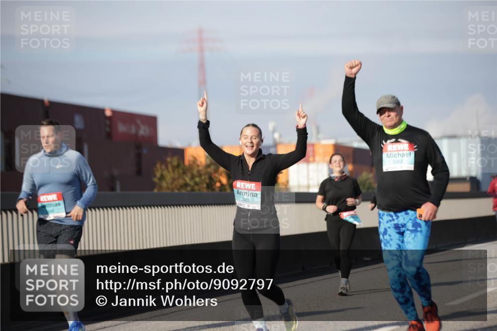 03.10.2025 - Köhlbrandbrückenlauf Jannik Wohlers http://msf.ph/oto/9092797 03.10.2025 10:11:53 Position 3 2462, 2463 meine-sportfotos.de