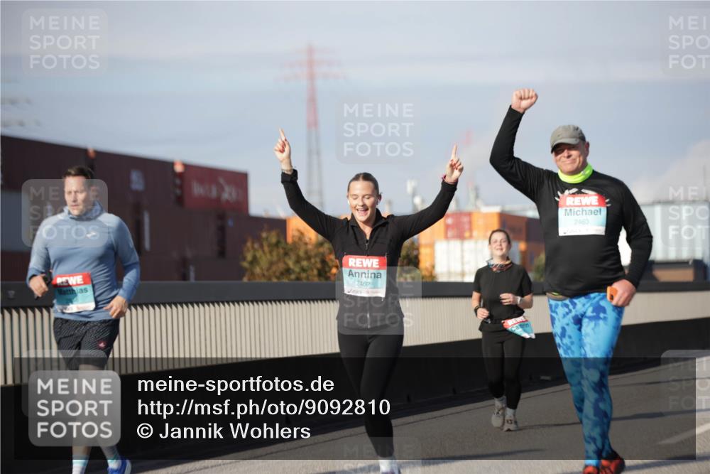 03.10.2025 - Köhlbrandbrückenlauf Jannik Wohlers http://msf.ph/oto/9092810 03.10.2025 10:11:53 Position 3 2462, 2463 meine-sportfotos.de