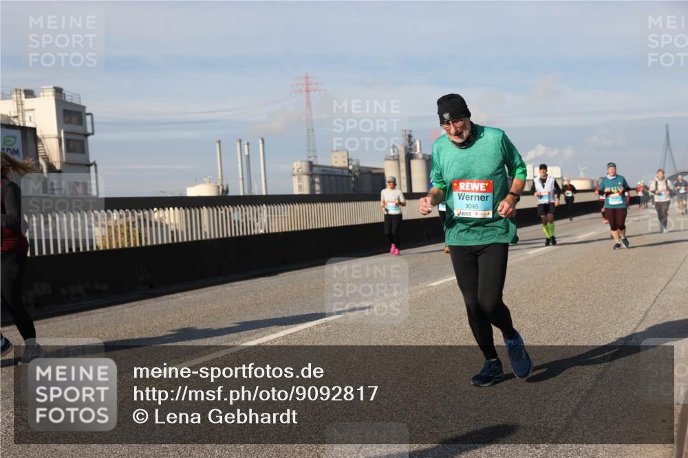 03.10.2025 - Köhlbrandbrückenlauf Lena Gebhardt http://msf.ph/oto/9092817 03.10.2025 10:08:29 Position 2 3045 meine-sportfotos.de