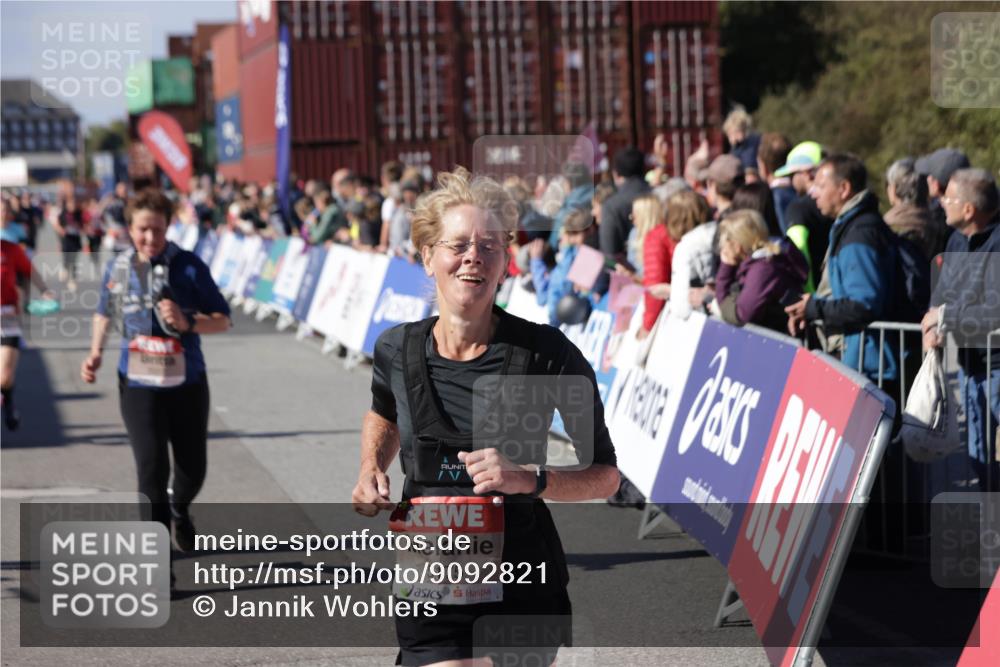03.10.2025 - Köhlbrandbrückenlauf Jannik Wohlers http://msf.ph/oto/9092821 03.10.2025 13:20:05 Ziel 4433, 4721, 5037, 5175, 5328, 5456, 5481, 5656, 5657, 5658, 6414, 6567, 6568, 6589, 6649 meine-sportfotos.de