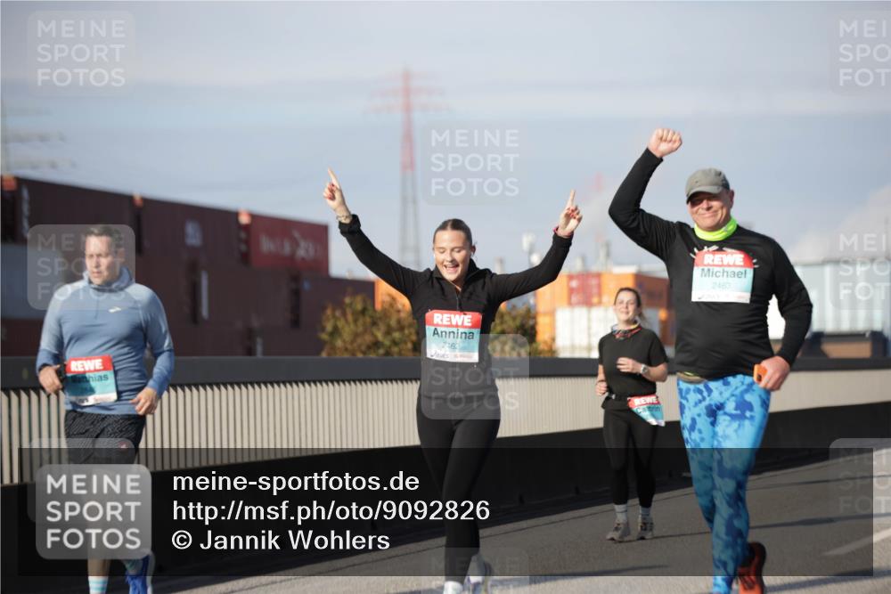 03.10.2025 - Köhlbrandbrückenlauf Jannik Wohlers http://msf.ph/oto/9092826 03.10.2025 10:11:53 Position 3 2462, 2463 meine-sportfotos.de