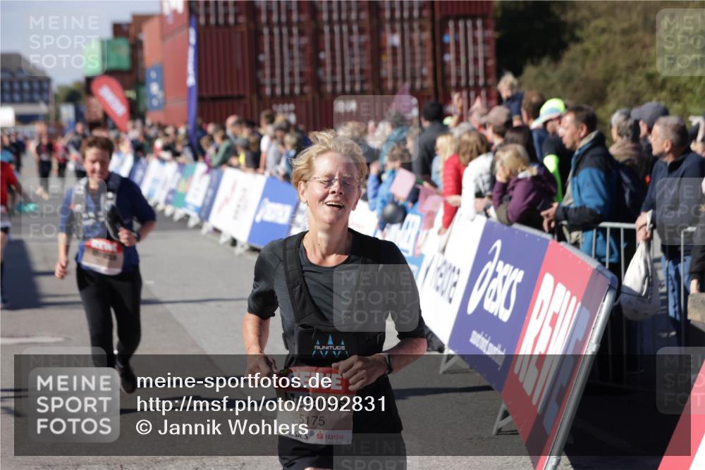 03.10.2025 - Köhlbrandbrückenlauf Jannik Wohlers http://msf.ph/oto/9092831 03.10.2025 13:20:05 Ziel 4433, 4721, 5037, 5175, 5328, 5456, 5481, 5656, 5657, 5658, 6414, 6567, 6568, 6589, 6649 meine-sportfotos.de