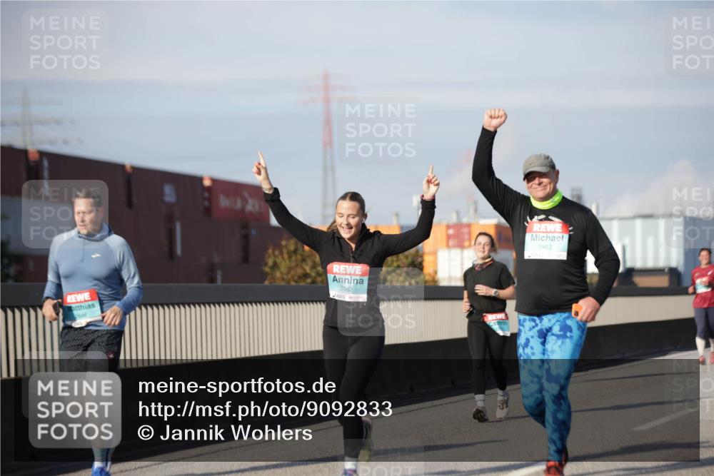 03.10.2025 - Köhlbrandbrückenlauf Jannik Wohlers http://msf.ph/oto/9092833 03.10.2025 10:11:53 Position 3 2462, 2463 meine-sportfotos.de