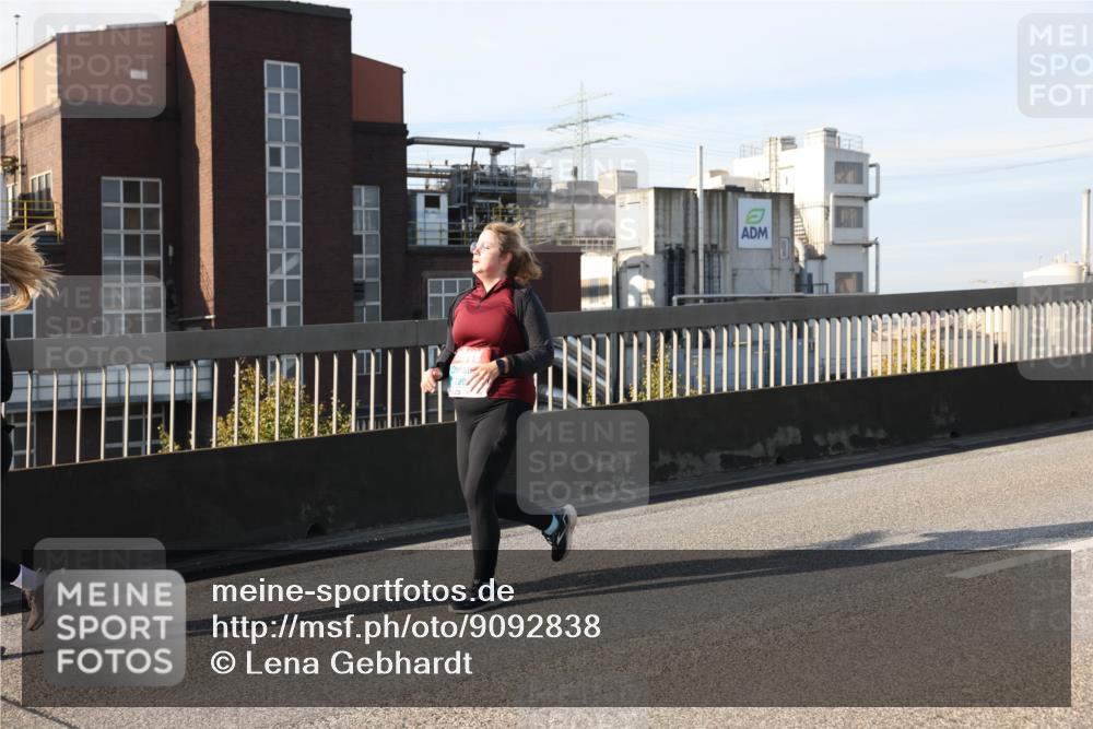 03.10.2025 - Köhlbrandbrückenlauf Lena Gebhardt http://msf.ph/oto/9092838 03.10.2025 10:08:29 Position 2  meine-sportfotos.de