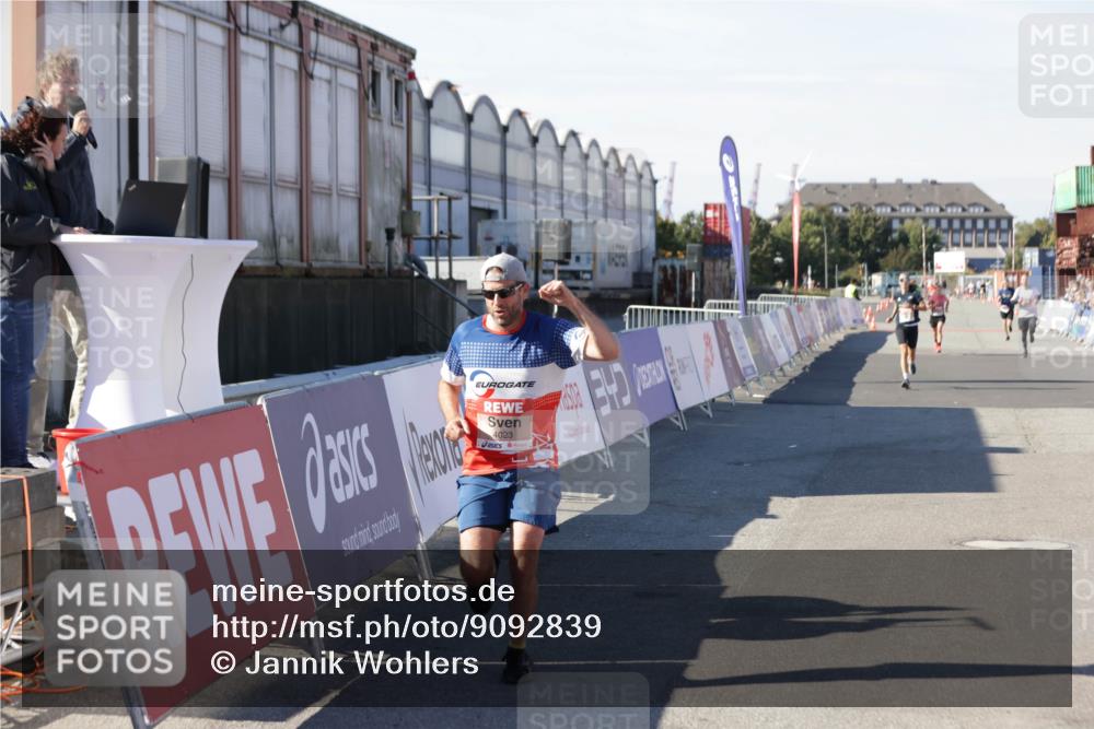 03.10.2025 - Köhlbrandbrückenlauf Jannik Wohlers http://msf.ph/oto/9092839 03.10.2025 12:54:25 Ziel 4023, 4598 meine-sportfotos.de