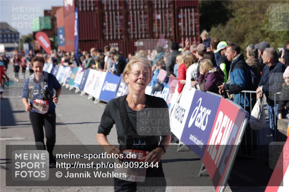 03.10.2025 - Köhlbrandbrückenlauf Jannik Wohlers http://msf.ph/oto/9092844 03.10.2025 13:20:05 Ziel 4433, 4721, 5037, 5175, 5328, 5456, 5481, 5656, 5657, 5658, 6414, 6567, 6568, 6589, 6649 meine-sportfotos.de