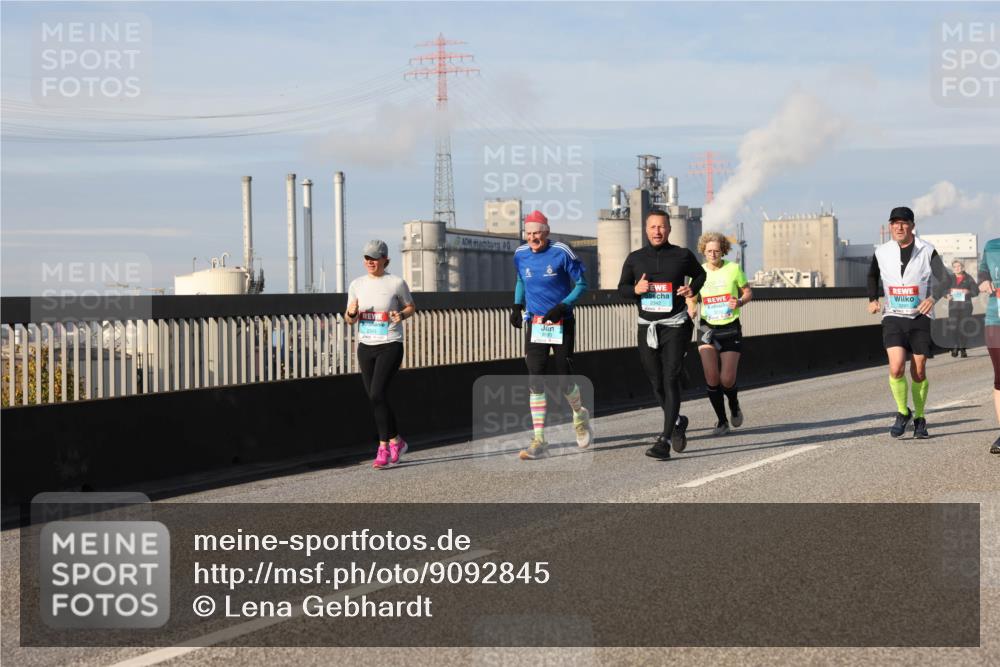 03.10.2025 - Köhlbrandbrückenlauf Lena Gebhardt http://msf.ph/oto/9092845 03.10.2025 10:08:31 Position 2  meine-sportfotos.de