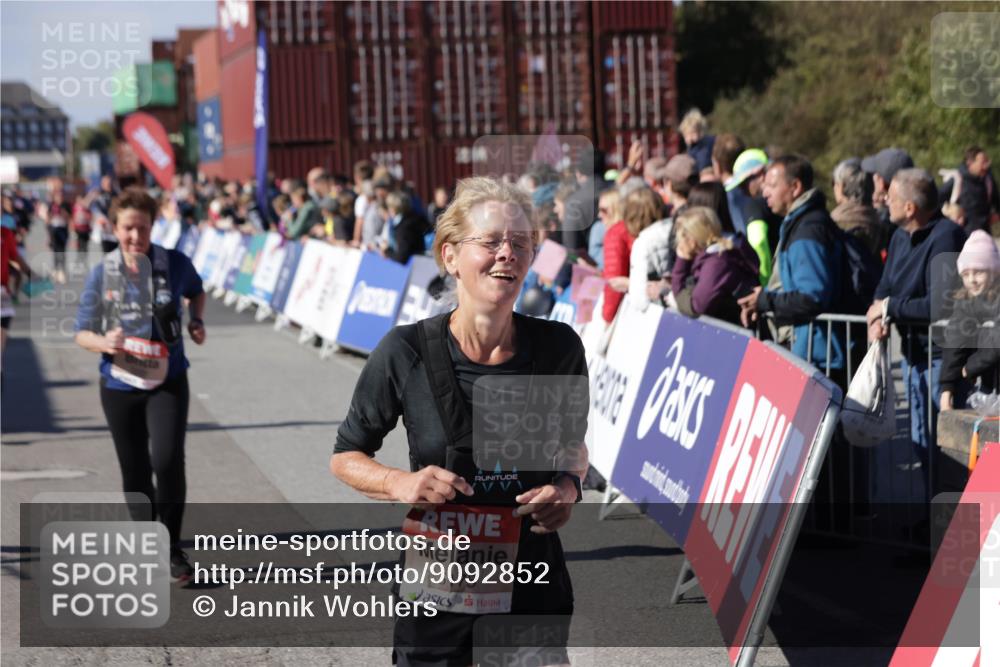 03.10.2025 - Köhlbrandbrückenlauf Jannik Wohlers http://msf.ph/oto/9092852 03.10.2025 13:20:05 Ziel 4433, 4721, 5037, 5175, 5328, 5456, 5481, 5656, 5657, 5658, 6414, 6567, 6568, 6589, 6649 meine-sportfotos.de