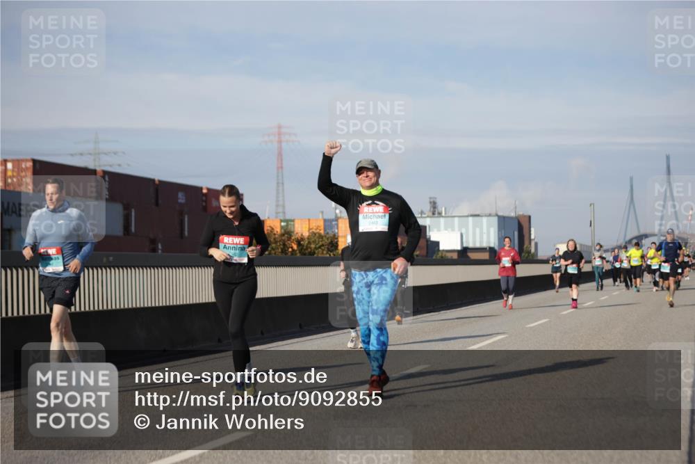 03.10.2025 - Köhlbrandbrückenlauf Jannik Wohlers http://msf.ph/oto/9092855 03.10.2025 10:11:54 Position 3 2463 meine-sportfotos.de