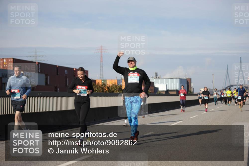 03.10.2025 - Köhlbrandbrückenlauf Jannik Wohlers http://msf.ph/oto/9092862 03.10.2025 10:11:54 Position 3 17, 2463 meine-sportfotos.de