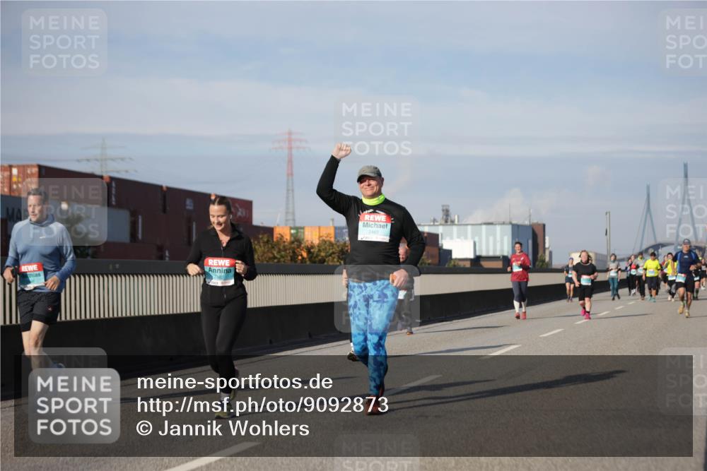 03.10.2025 - Köhlbrandbrückenlauf Jannik Wohlers http://msf.ph/oto/9092873 03.10.2025 10:11:54 Position 3 2463 meine-sportfotos.de