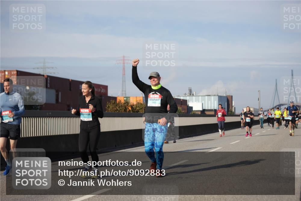 03.10.2025 - Köhlbrandbrückenlauf Jannik Wohlers http://msf.ph/oto/9092883 03.10.2025 10:11:54 Position 3 2463 meine-sportfotos.de