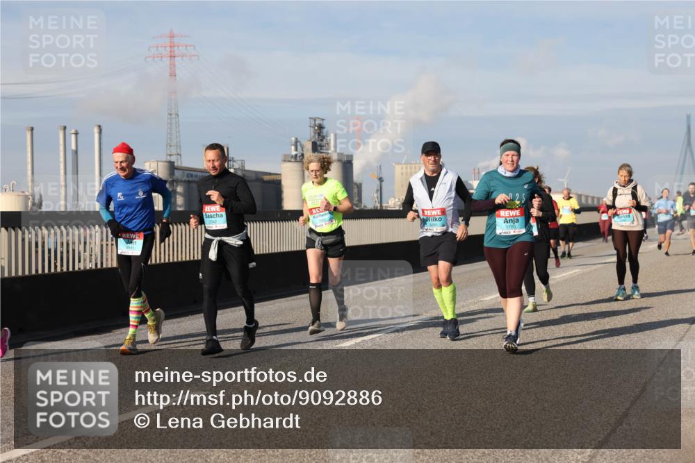 03.10.2025 - Köhlbrandbrückenlauf Lena Gebhardt http://msf.ph/oto/9092886 03.10.2025 10:08:32 Position 2 3510, 2342, 3293, 1700 meine-sportfotos.de