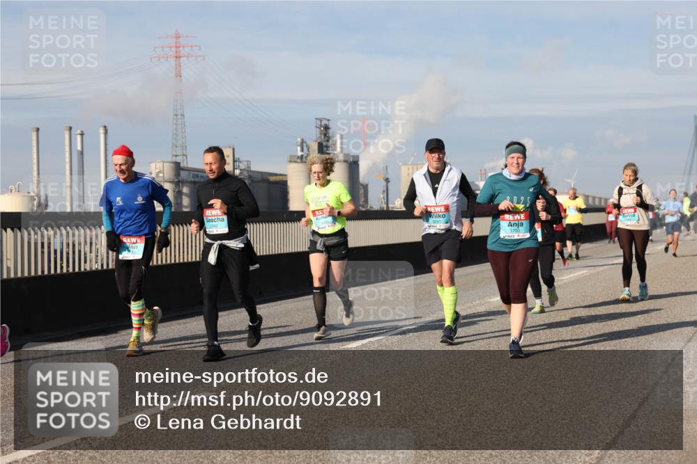 03.10.2025 - Köhlbrandbrückenlauf Lena Gebhardt http://msf.ph/oto/9092891 03.10.2025 10:08:32 Position 2 100, 2342, 3293, 1700 meine-sportfotos.de