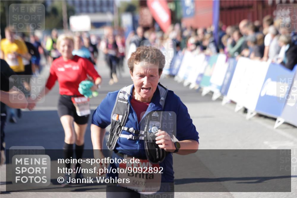 03.10.2025 - Köhlbrandbrückenlauf Jannik Wohlers http://msf.ph/oto/9092892 03.10.2025 13:20:06 Ziel 4402, 4433, 4565, 4721, 5037, 5175, 5328, 5456, 5481, 5656, 5657, 5658, 6567, 6568, 6589, 6649 meine-sportfotos.de