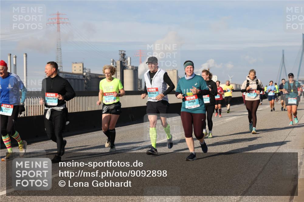 03.10.2025 - Köhlbrandbrückenlauf Lena Gebhardt http://msf.ph/oto/9092898 03.10.2025 10:08:32 Position 2 3510, 2342, 3292, 3293, 1700 meine-sportfotos.de