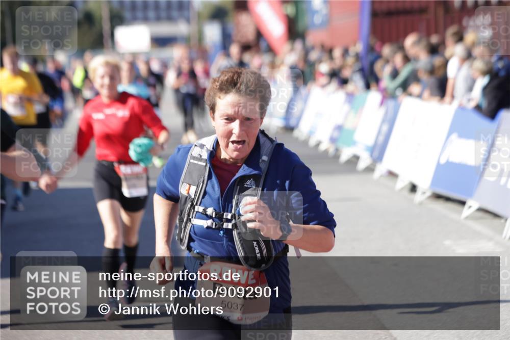 03.10.2025 - Köhlbrandbrückenlauf Jannik Wohlers http://msf.ph/oto/9092901 03.10.2025 13:20:06 Ziel 4402, 4433, 4565, 4721, 5037, 5175, 5328, 5456, 5481, 5656, 5657, 5658, 6567, 6568, 6589, 6649 meine-sportfotos.de