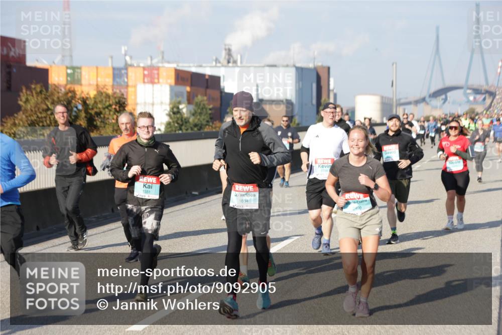 03.10.2025 - Köhlbrandbrückenlauf Jannik Wohlers http://msf.ph/oto/9092905 03.10.2025 10:00:16 Position 3 1551, 1634, 2750, 2499 meine-sportfotos.de
