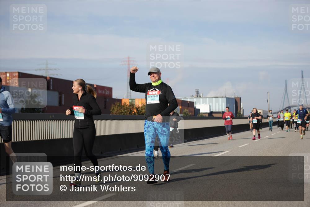 03.10.2025 - Köhlbrandbrückenlauf Jannik Wohlers http://msf.ph/oto/9092907 03.10.2025 10:11:54 Position 3 29, 2463 meine-sportfotos.de