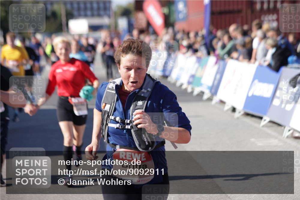 03.10.2025 - Köhlbrandbrückenlauf Jannik Wohlers http://msf.ph/oto/9092911 03.10.2025 13:20:06 Ziel 4402, 4433, 4565, 4721, 5037, 5175, 5328, 5456, 5481, 5656, 5657, 5658, 6567, 6568, 6589, 6649 meine-sportfotos.de